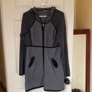 Title Nine Women's Black and Gray Sweater Jacket